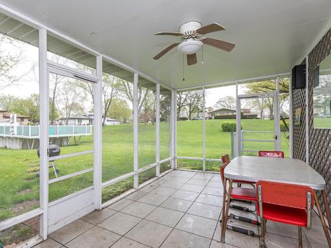 784 Webster Ave, Bartlett, IL 60103 photo 3