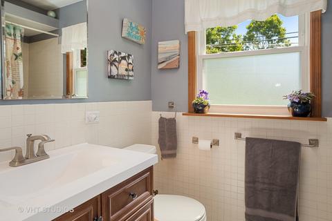 175 N Wolf Rd, Des Plaines, IL 60016 photo 14