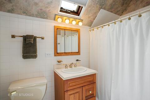 175 N Wolf Rd, Des Plaines, IL 60016 photo 15