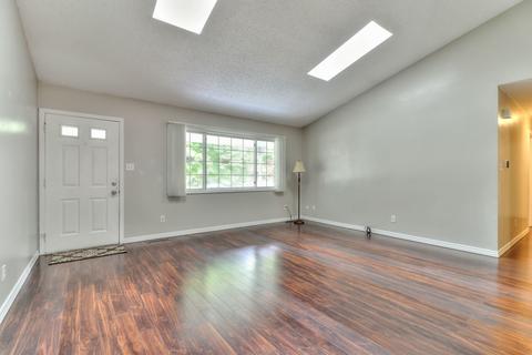 1503 Devonshire Ct, Champaign, IL 61821 photo 5
