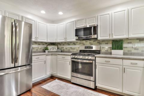 1503 Devonshire Ct, Champaign, IL 61821 photo 9