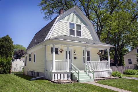 939 Saint John St, Elgin, IL 60120 photo 1