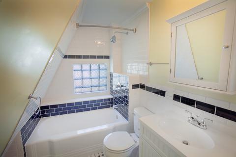 939 Saint John St, Elgin, IL 60120 photo 11