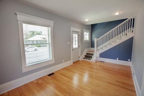 939 Saint John St, Elgin, IL 60120 photo 3