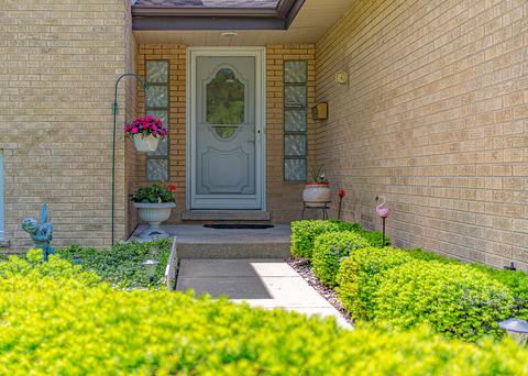 805 E Golfview Dr, Mount Prospect, IL 60056 photo 25