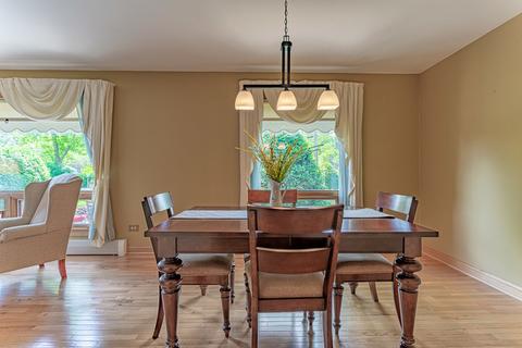 805 E Golfview Dr, Mount Prospect, IL 60056 photo 5