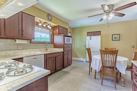 805 E Golfview Dr, Mount Prospect, IL 60056 photo 6