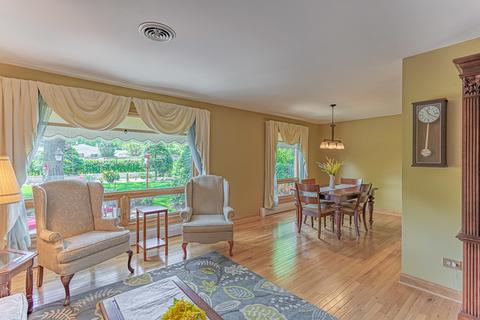 805 E Golfview Dr, Mount Prospect, IL 60056 photo 4