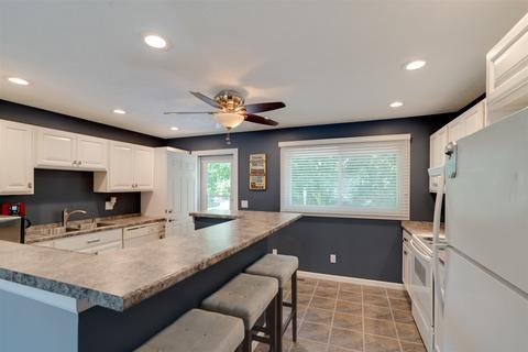 11 Cedar Ct, Bloomington, IL 61701 photo 4