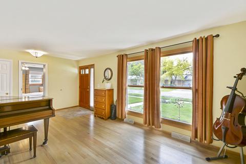 940 Pebble Dr, Wheeling, IL 60090 photo 5