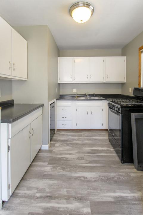 1505 Winter Dr, Freeport, IL 61032 photo 2