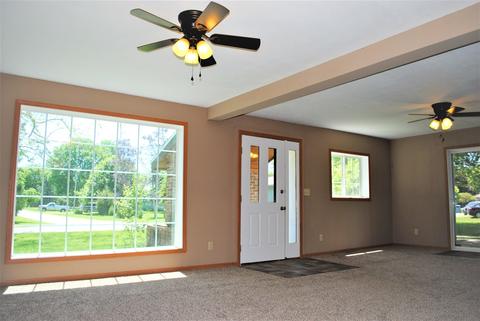 509 E Fifer St, Colfax, IL 61728 photo 3