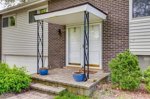 1921 E Pawnee Ln, Mount Prospect, IL 60056 photo 3