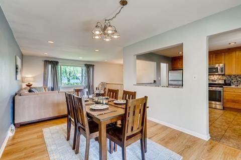 1921 E Pawnee Ln, Mount Prospect, IL 60056 photo 8