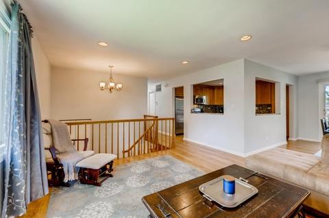 1921 E Pawnee Ln, Mount Prospect, IL 60056 photo 6