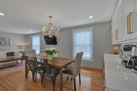 526 Maple Ln, Darien, IL 60561 photo 9
