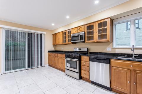 700 Marcella Rd, Des Plaines, IL 60016 photo 9