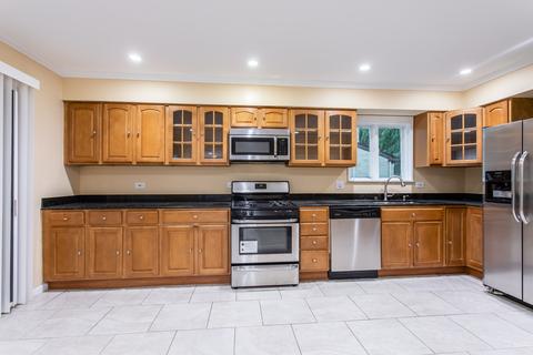 700 Marcella Rd, Des Plaines, IL 60016 photo 12