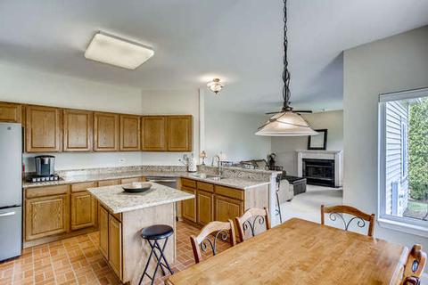 241 Moorehead Dr, Bartlett, IL 60103 photo 7
