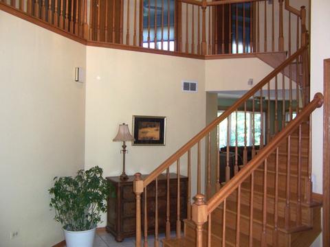 1500 Creekside Dr, Hoffman Estates, IL 60169 photo 3