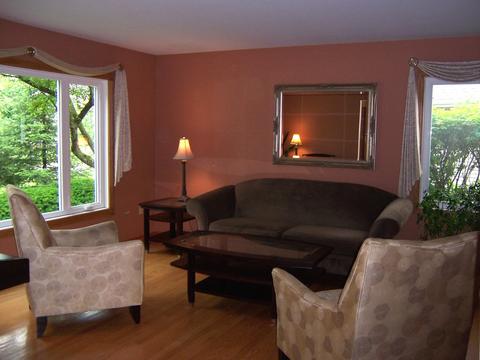 1500 Creekside Dr, Hoffman Estates, IL 60169 photo 4
