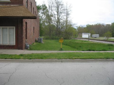 431 E Washington St, Clinton, IL 61727 photo 2