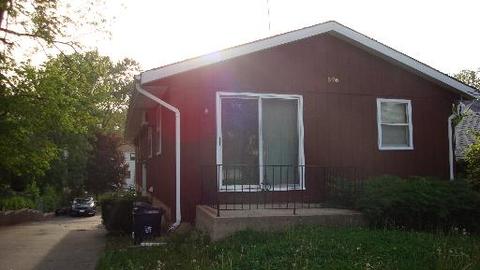570 Mann Pl, Elgin, IL 60120 photo 2