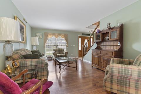 672 White Oak Ln, Bartlett, IL 60103 photo 3