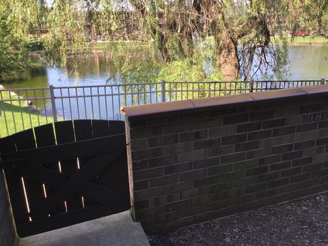101 Kenneth Cir, Elgin, IL 60120 photo 2