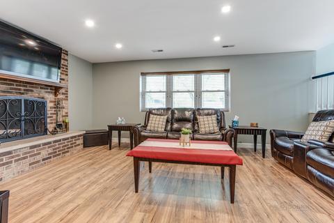 655 Randi Ln, Hoffman Estates, IL 60169 photo 13
