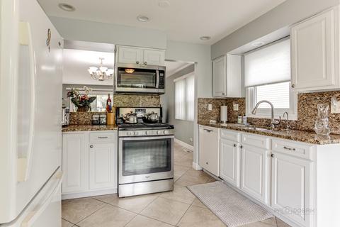 655 Randi Ln, Hoffman Estates, IL 60169 photo 4