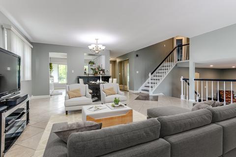 655 Randi Ln, Hoffman Estates, IL 60169 photo 9