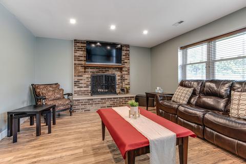 655 Randi Ln, Hoffman Estates, IL 60169 photo 16