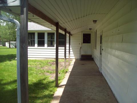 418 Whitver St, Walnut, IL 61376 photo 6