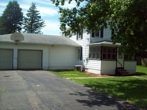 418 Whitver St, Walnut, IL 61376 photo 2