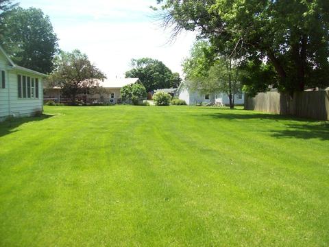 418 Whitver St, Walnut, IL 61376 photo 3