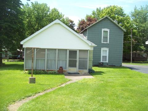 305 Peru St, Walnut, IL 61376 photo 4