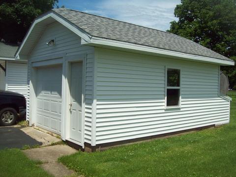 305 Peru St, Walnut, IL 61376 photo 3