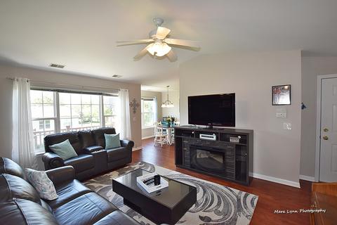 335 Buckingham Cir #D, Elgin, IL 60120 photo 4