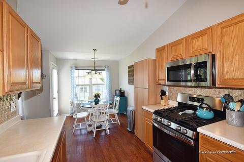 335 Buckingham Cir #D, Elgin, IL 60120 photo 9
