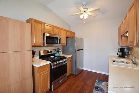 335 Buckingham Cir #D, Elgin, IL 60120 photo 8