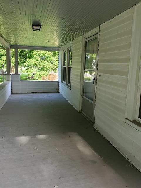 306 E Byron St, Sidney, IL 61877 photo 2
