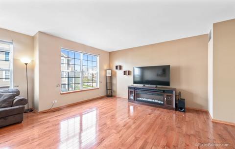 570 Declaration Ln, Aurora, IL 60502 photo 3