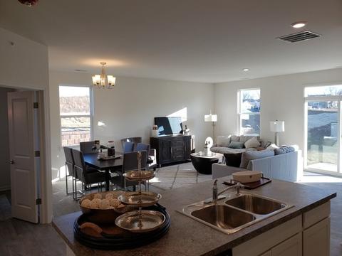 923 Darwin St, North Aurora, IL 60542 photo 13