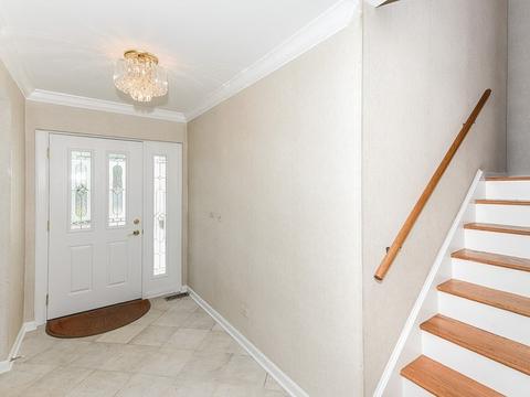 1150 Lancaster Ct, Hoffman Estates, IL 60169 photo 2