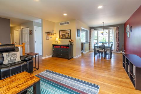 1525 Brookside Dr, Hoffman Estates, IL 60169 photo 9