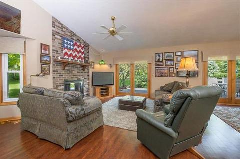 10416 Kings Ct, Roscoe, IL 61073 photo 4