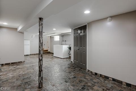 8807 S Ridgeland Ave, Chicago, IL 60617 photo 24