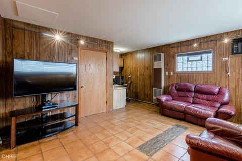 8807 S Ridgeland Ave, Chicago, IL 60617 photo 18