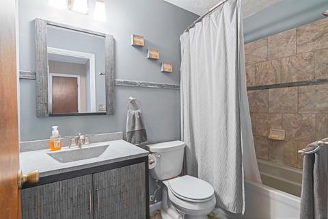 1711 King Dr #B, Normal, IL 61761 photo 15